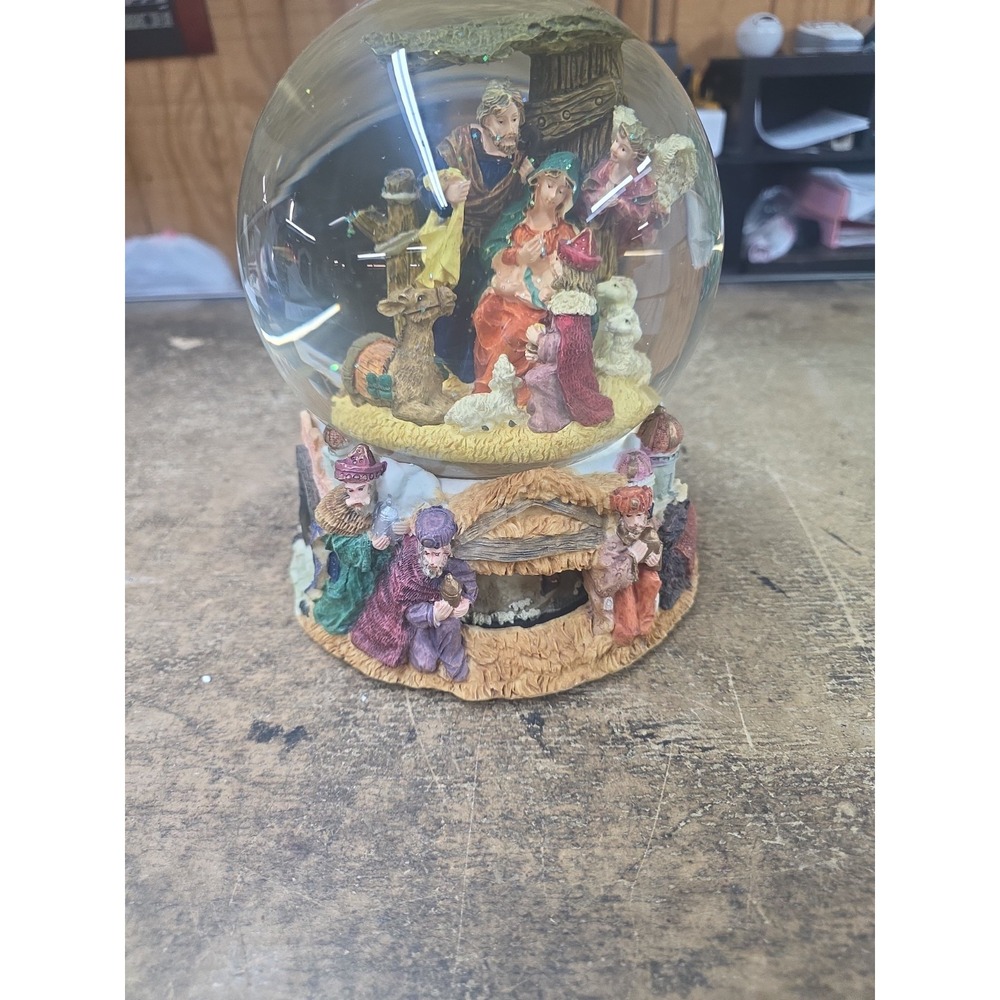 Kirkland Signature Nativity Christmas Water globe Music Joy To The World W/ Box